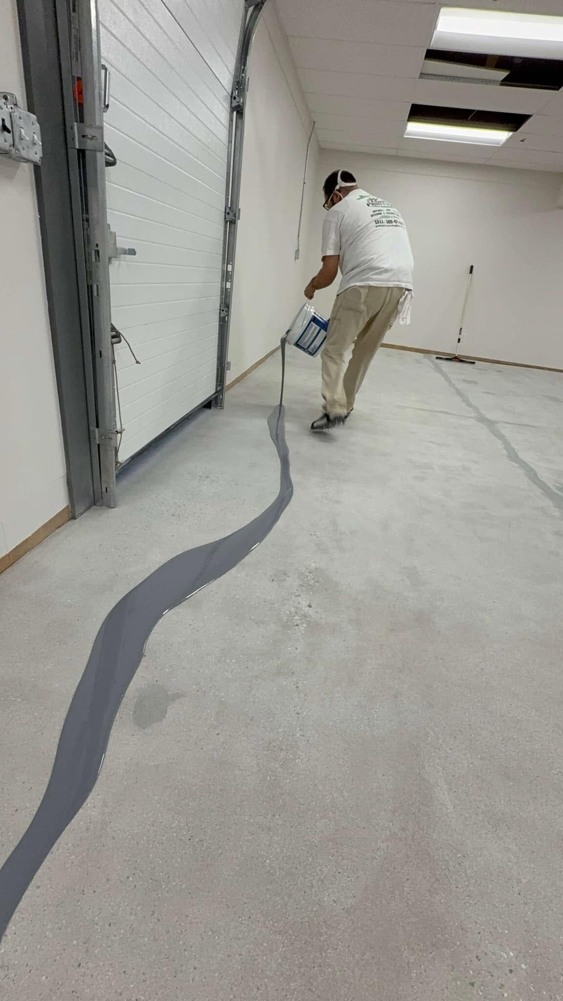 Epoxy garage floor with an accent border